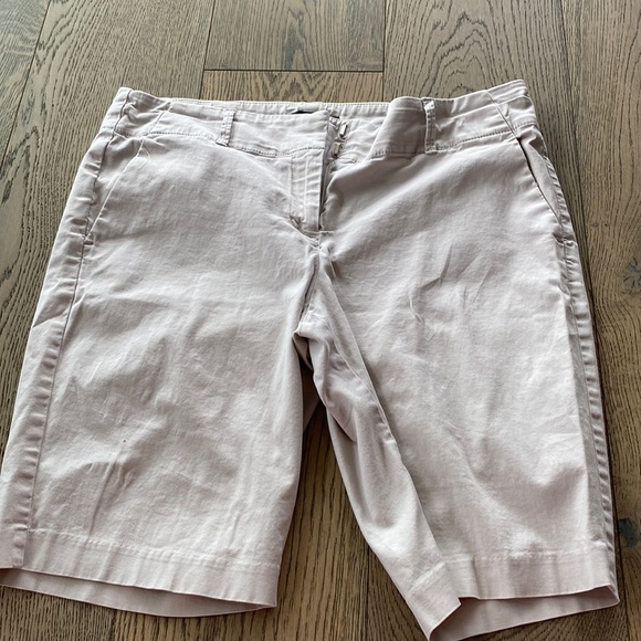 Ann Taylor Pants - Size 10 Ann Taylor Khaki Shorts
